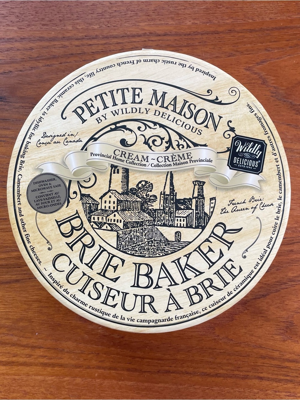 BNWT Ceramic Brie Baker Petite Maison by Wildly Delicious